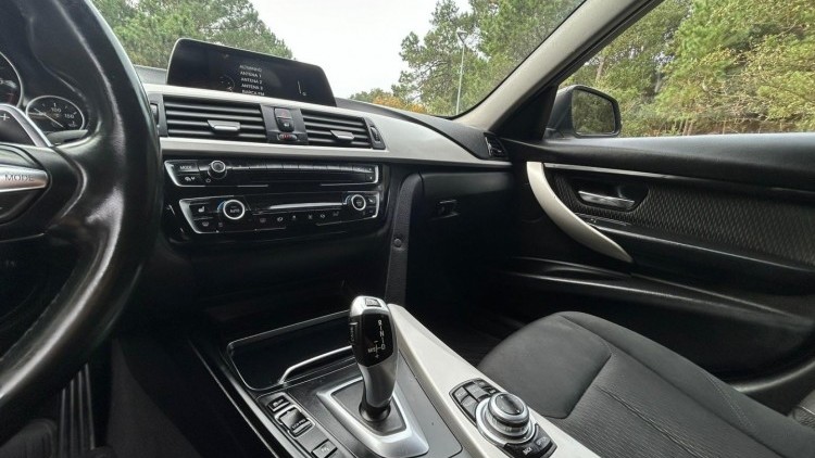BMW Série 3 - 318 d Touring Line Sport Auto