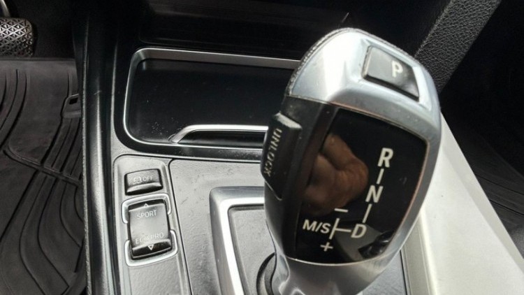 BMW Série 3 - 318 d Touring Line Sport Auto