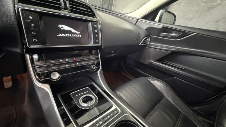 Jaguar XE 2.0 R-Sport Aut.