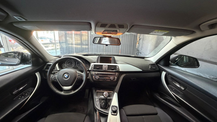 BMW S&eacute;rie 3 - 318 d Line Sport