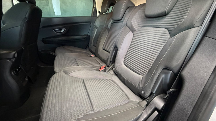 Renault Grand Sc&eacute;nic 1.7 Blue DCi Bose Edition